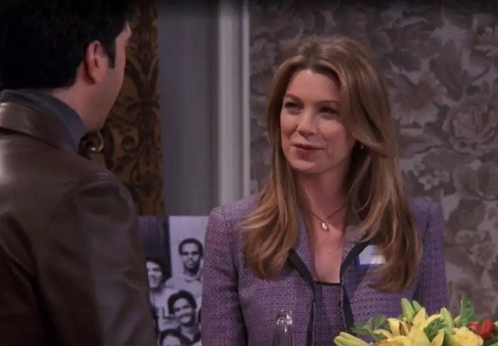 10. The Grey's Anatomy star, Ellen Pompeo, acted as an old college classmate of Ross and Chandler's on Friends