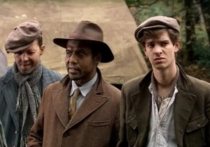 8. In a different season of Doctor Who, Spider-Man's Andrew Garfield acted as a 1930s New Yorker