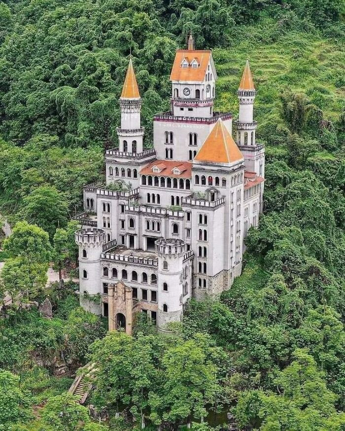 Abandoned Baxiayi Castle, Built In 1368-1644