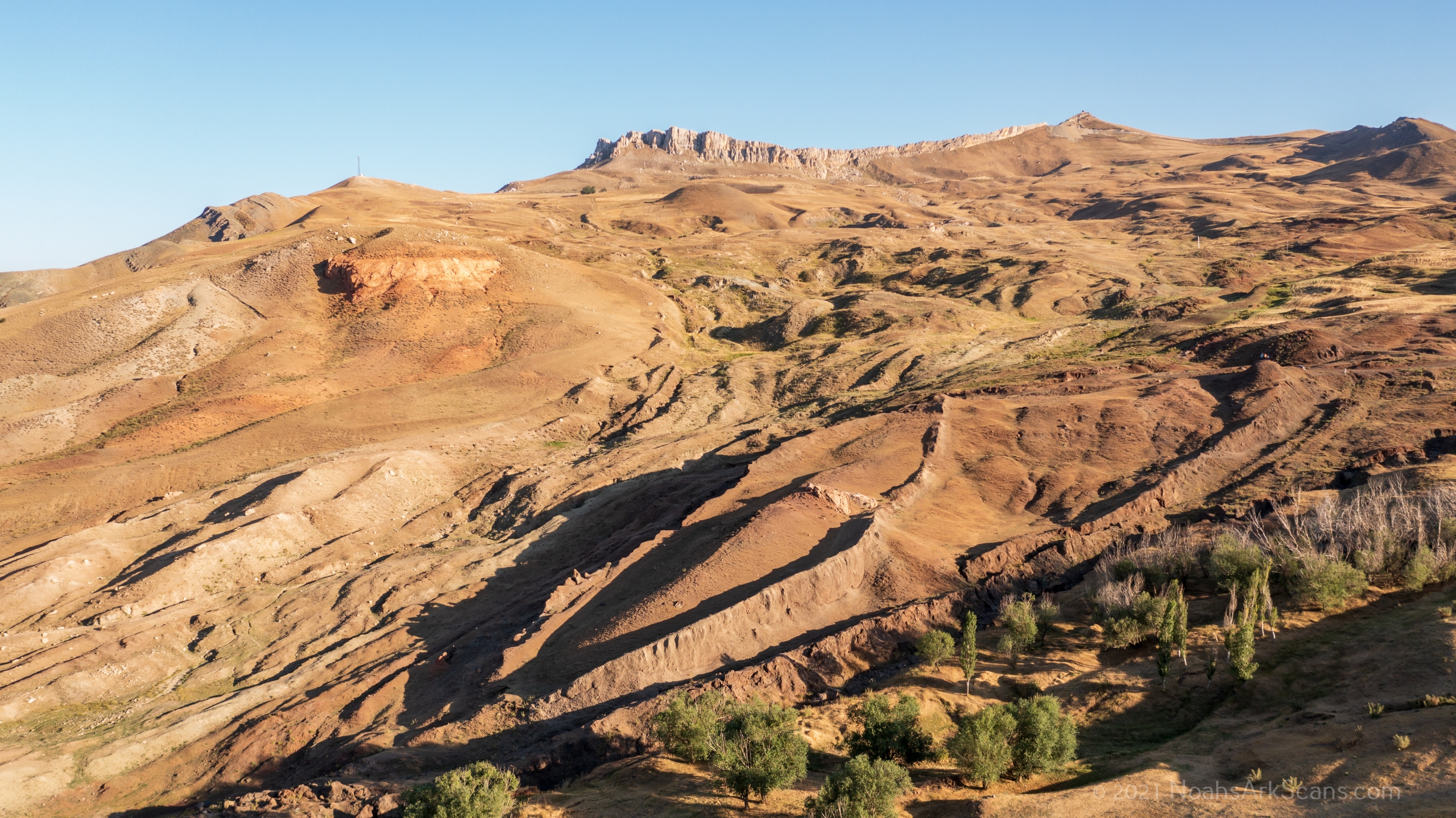 “We have a shape of a ship, and then you look at the size of it… exactly 300 royal Egyptian cubits,” Jones said. “That’s what Moses wrote in the book of Genesis.”