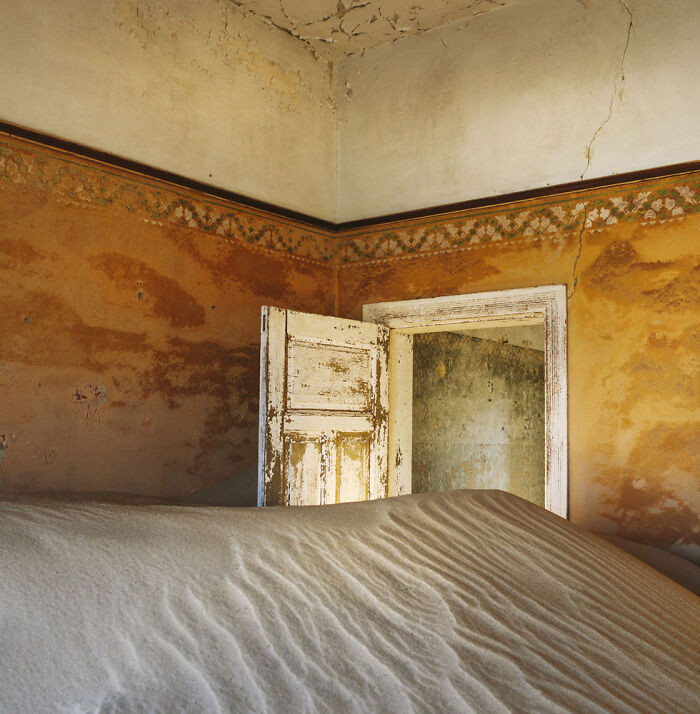 7. The desert didn’t knock, it just walked straight through this room