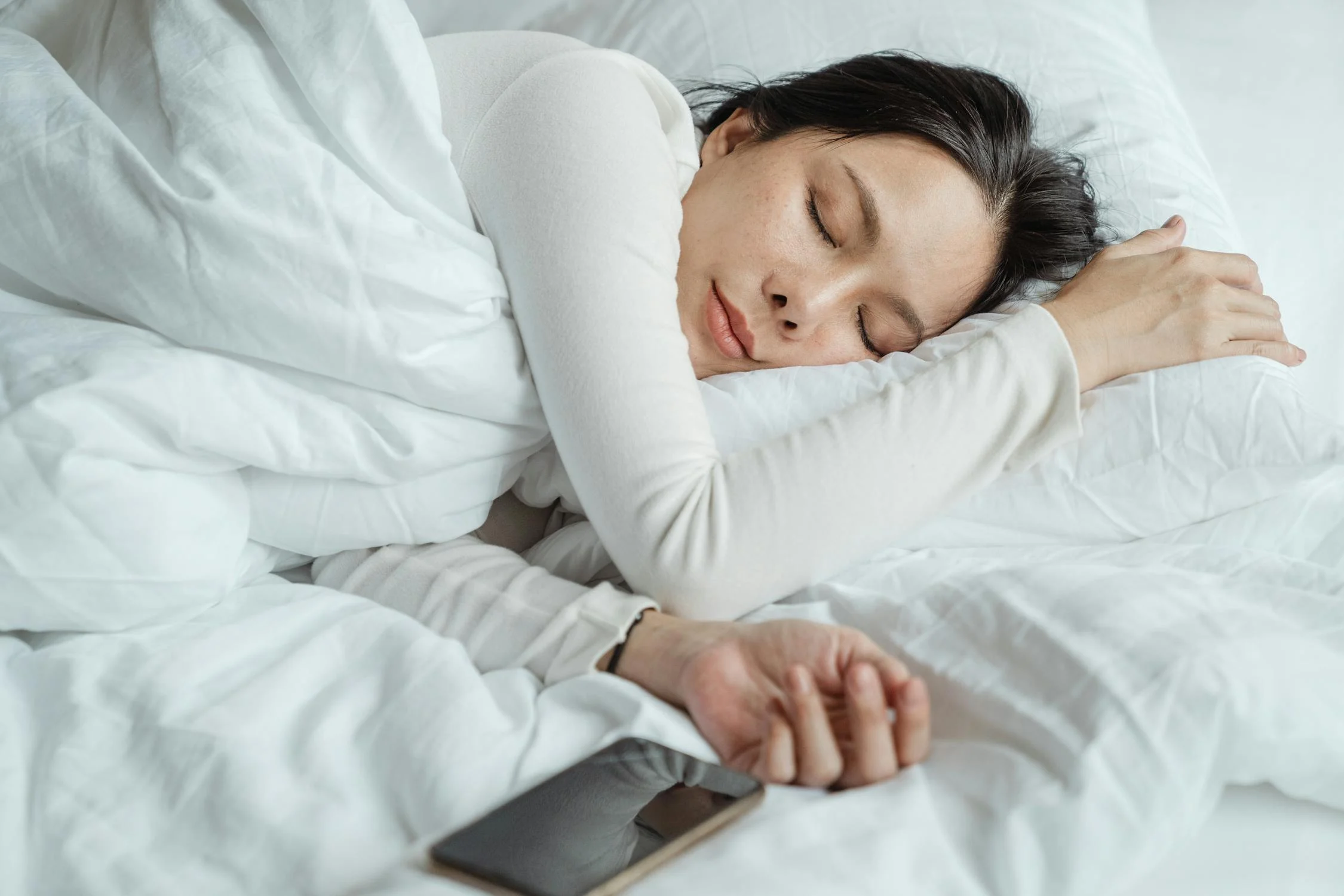 Research indicates that consuming nicotine before sleep can lead to insomnia by interfering with your body's natural ability to fall and stay asleep.