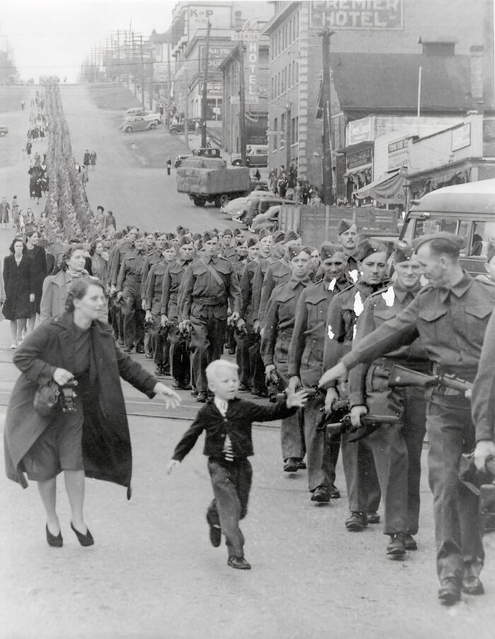“Wait for Me, Daddy” — the British Columbia Regiment marching through New Westminster in 1940.