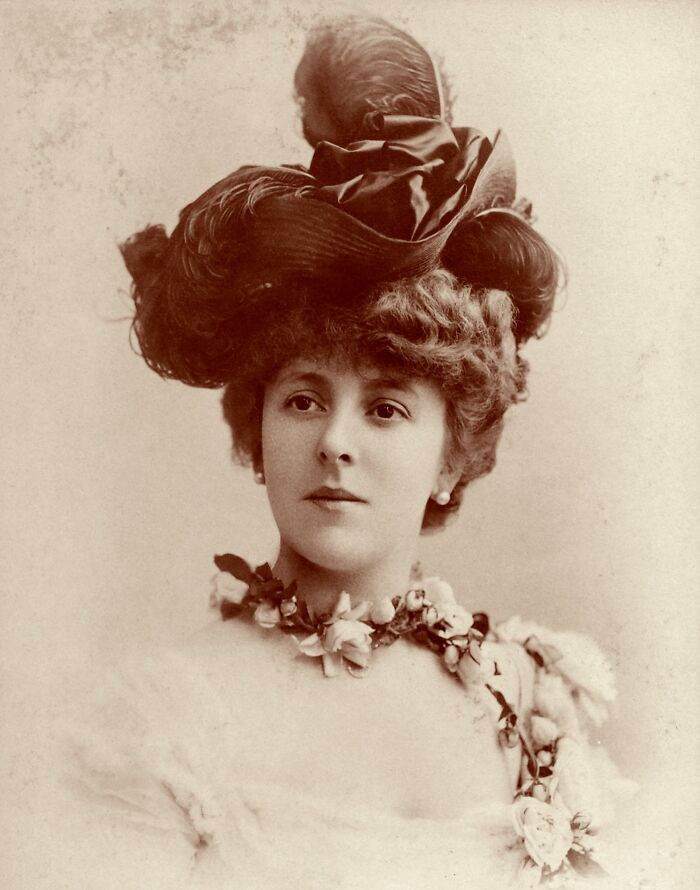 Emilienne D'alencon (17 July 1870 – 14 February 1945)