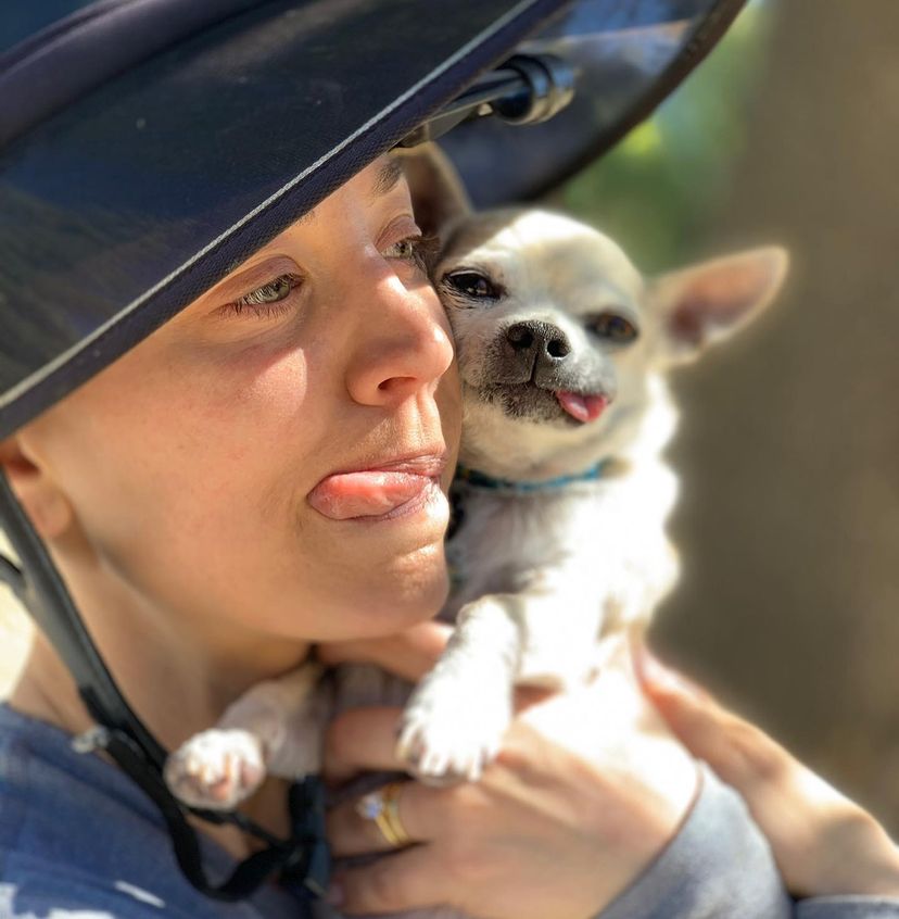 16. Just two partners in crime showing off impeccable mimicry skills