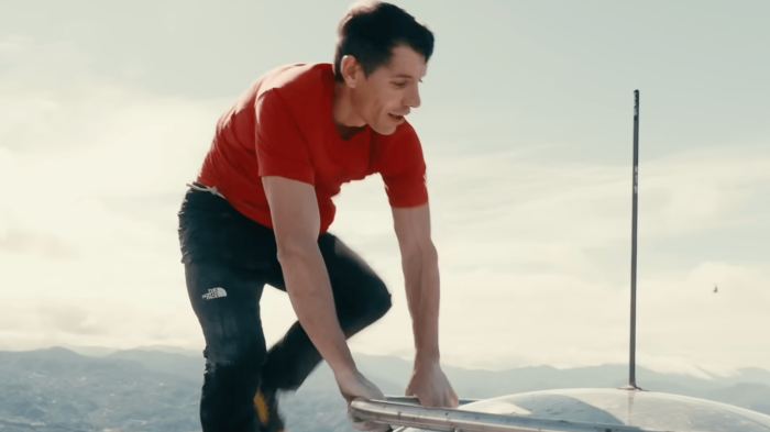 Alex Honnold discusses calculated climbing risks before a Taipei 101 ascent.