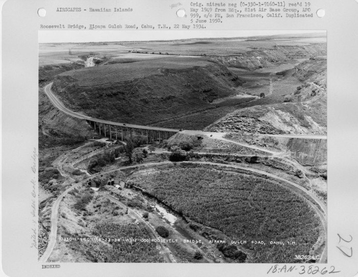 Kipapa Gulch, Oahu: an ancient battlefield crossed by a bridge with a grim accident history, where lights move down the mountainside at night
