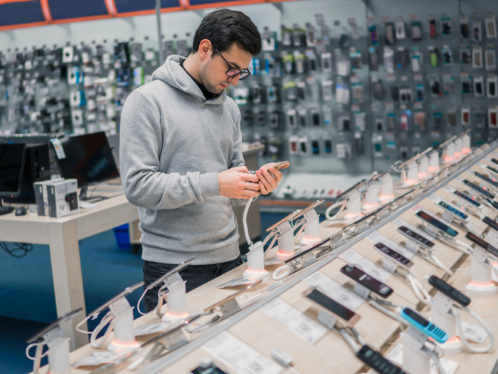 7. “When a thick stream of sweat drained out of this girls cell phone case. I had to explain to her that her phone had water damage and that she shouldn’t work out with her phone in her bra, all the while trying to be professional and not gag while cleaning the mess. (I sold phones at Sprint).”