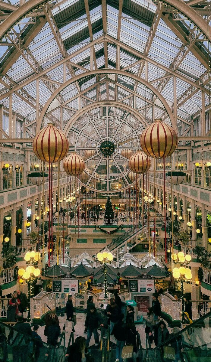 "Stephen's Green Shopping Center, Dublin, Ireland. Opened In 1988 And It Hasn't Changed Since (Current Photo). It's Still Very Much Alive, Which Is Nice To See 🎄"