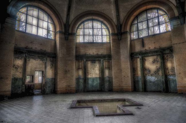 Following Germany's unification, various endeavors were undertaken to privatize the hospital and sustain its operations. Regrettably, no interested buyers emerged during this period.