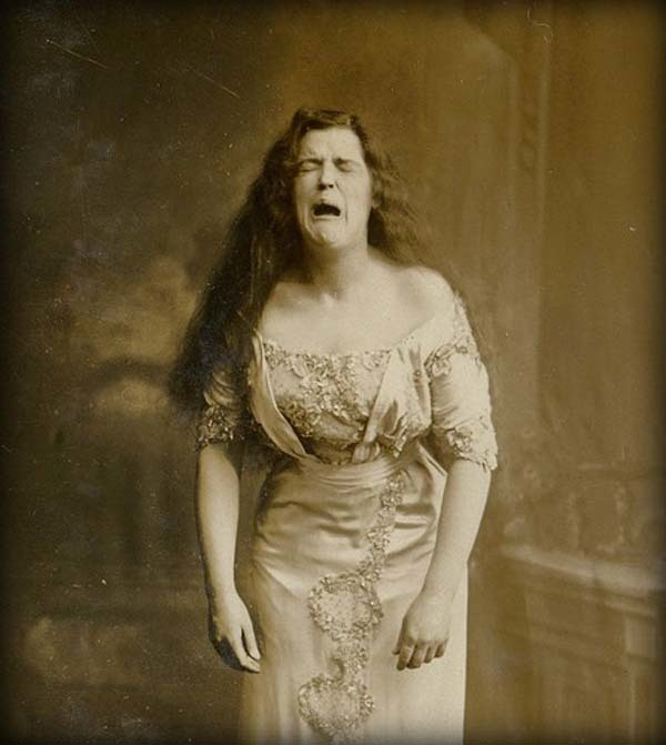 5. A portrait taken of a woman while she was mid-sneeze (1900).