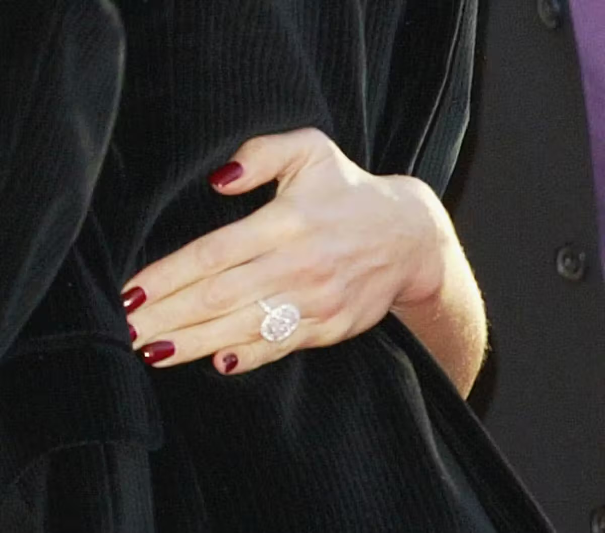 4. 2004 - The Pink Oval Diamond - £2,500,000 ($3,300,00)