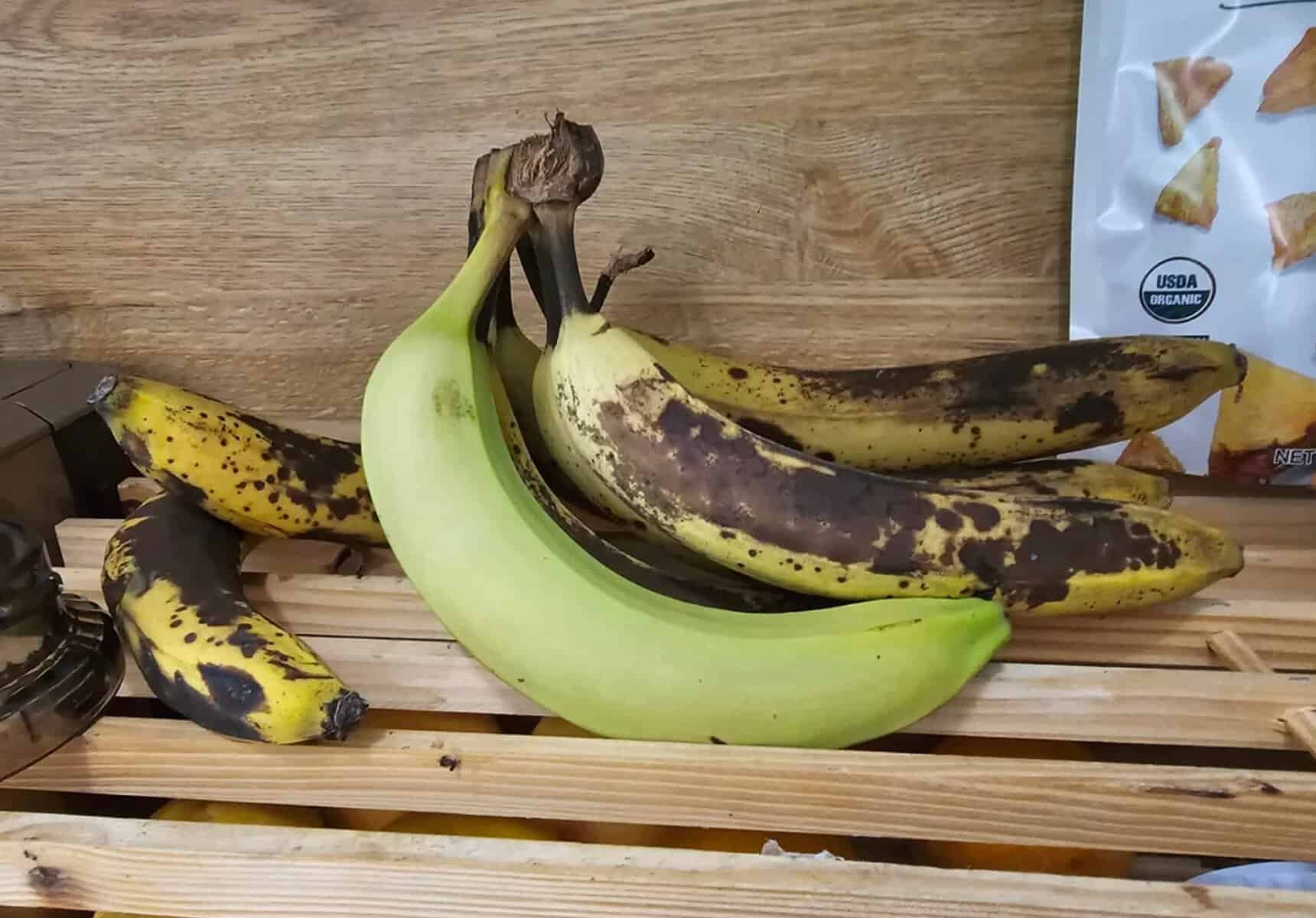 19. “One banana will not ripen. Banana for scale.”