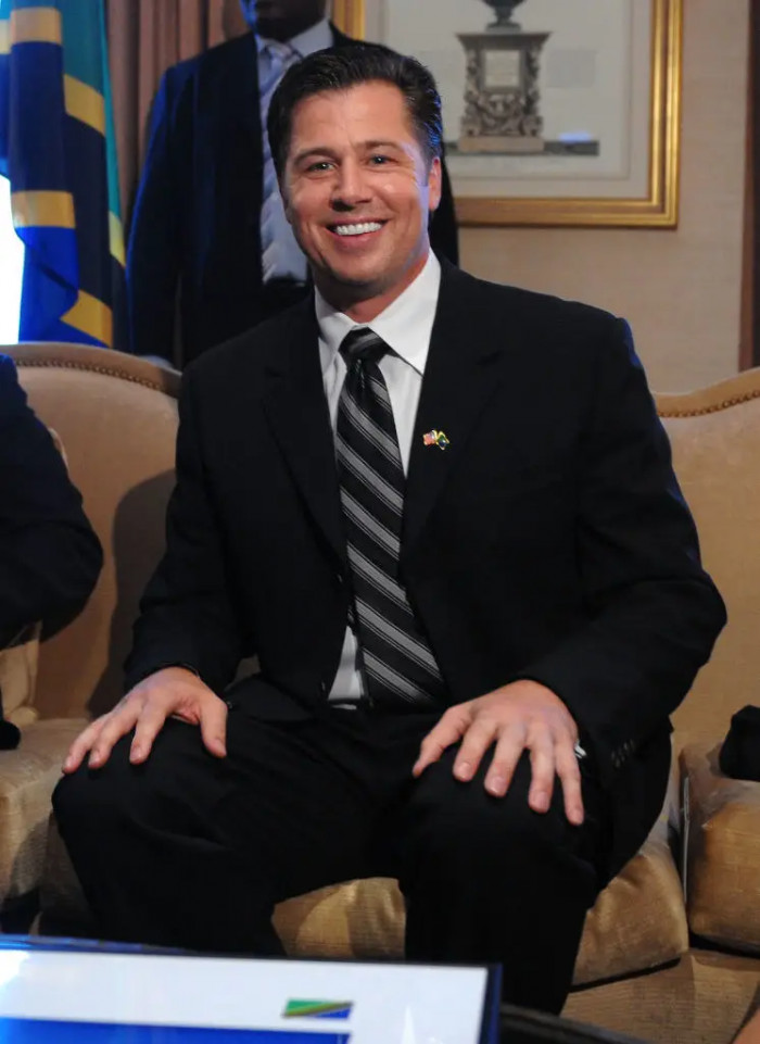 10. Meet Brad Pitt's brother, Doug Pitt