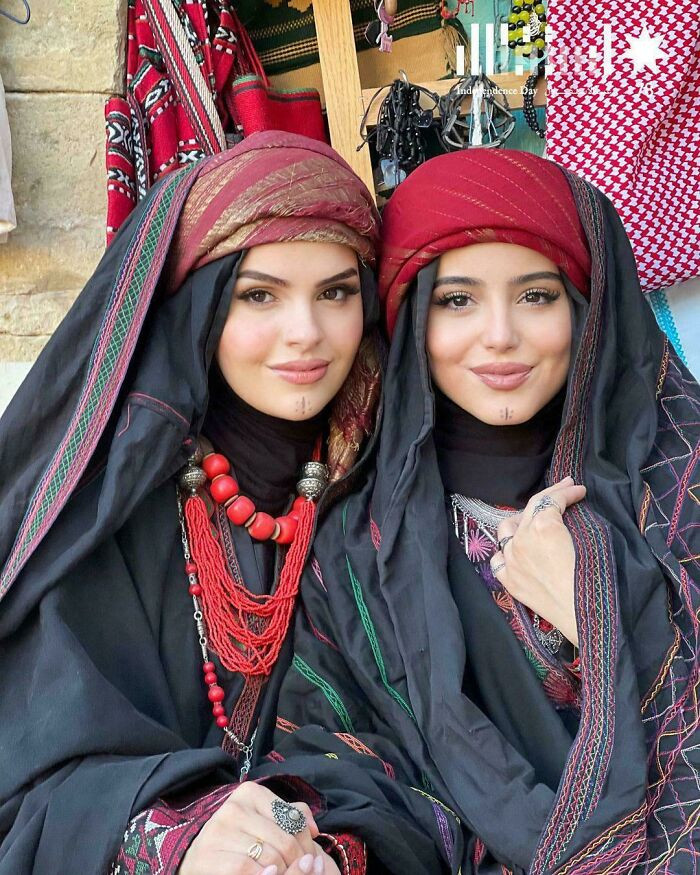 Jordanian Women Wearing A Tradional Arab Clothing