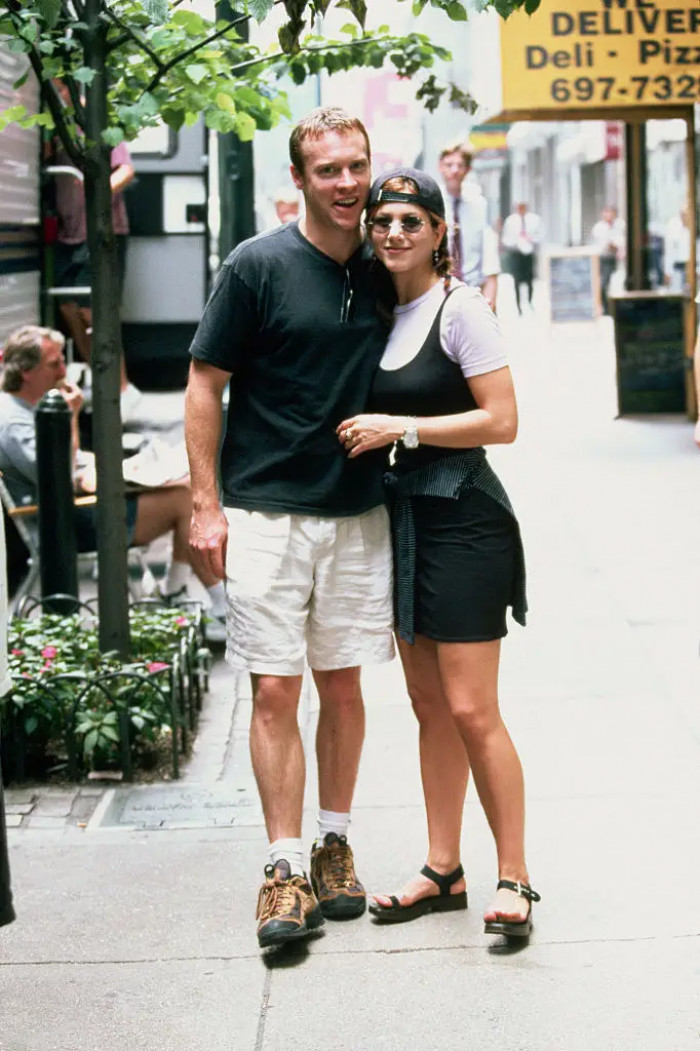 13. Tate Donovan and Jennifer Aniston met through friends later in 1995