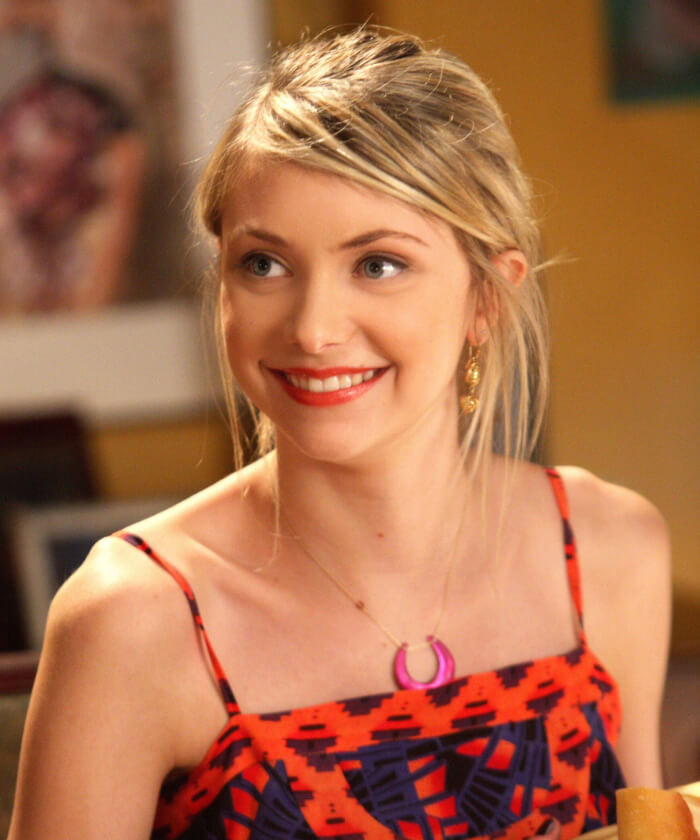 2. On the Gossip Girl television adaptation of the book, Taylor Momsen portrayed Jenny Humphrey