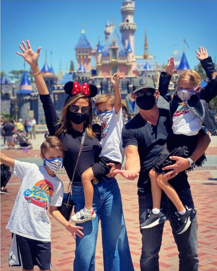 17. Nick and Vanessa Lachey masked up for a trip to Disney with their kids