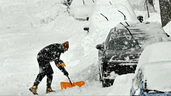 Blizzard warning map showing states, NYC alert, and heavy snow forecast