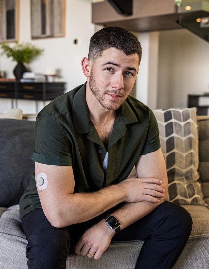 Nick Jonas - 5’6’’ (169.5 cm)
