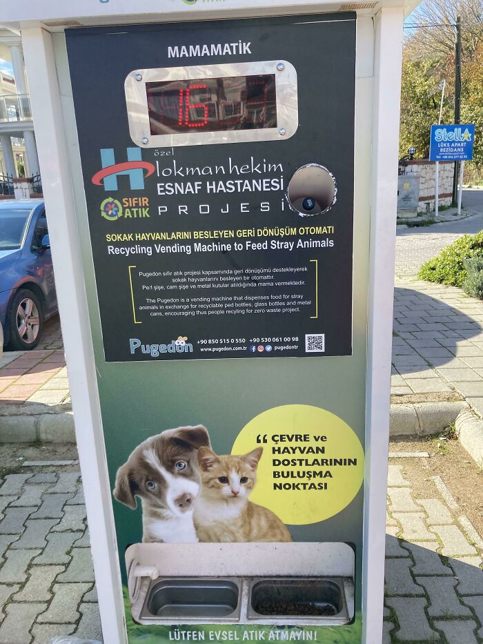47. This Machine Dispenses Food For Stray Animals Whenever Items Are Recycled Into It