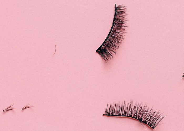 10. Saw few lashes extensions on his duvet and he said it was bird feathers ☹️he lied to my face despite knowing I am a lash Tech