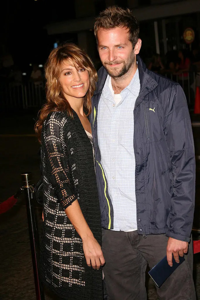 1. To start with, we have Bradley Cooper and Jennifer Esposito, who were married between 2006 and 2007