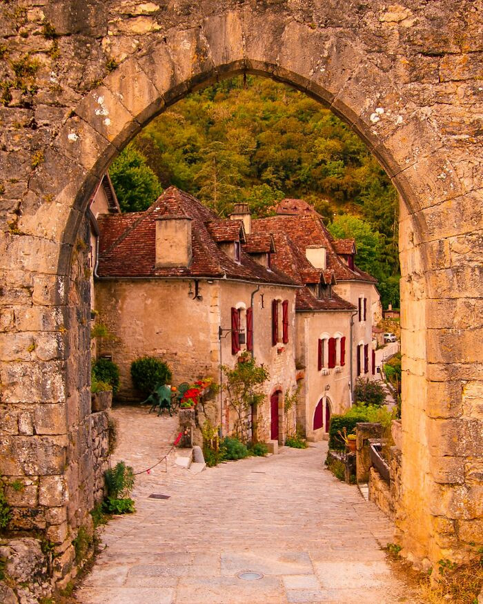 “Arch-Ly Ever After”