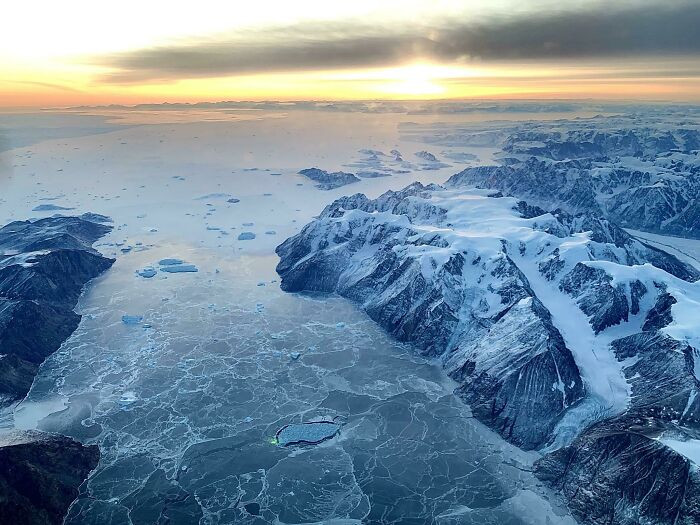 "I Flew Over Greenland For The First Time With No Cloud Cover. Such A Cool Experience, I Felt Like I Was On Another Planet"