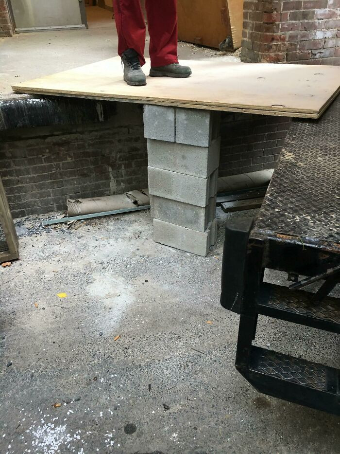 31. Labor Foreman Didn’t Feel Like Moving The Lift, So This Is How He Wants Us To Unload