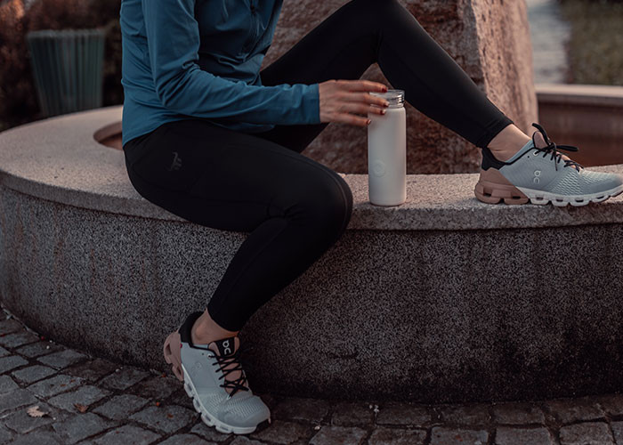 18. Leggings, baggy clothing