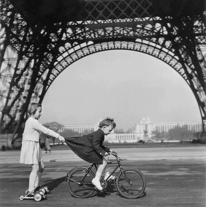 15. Street Picture Taken By Robert Doisneau