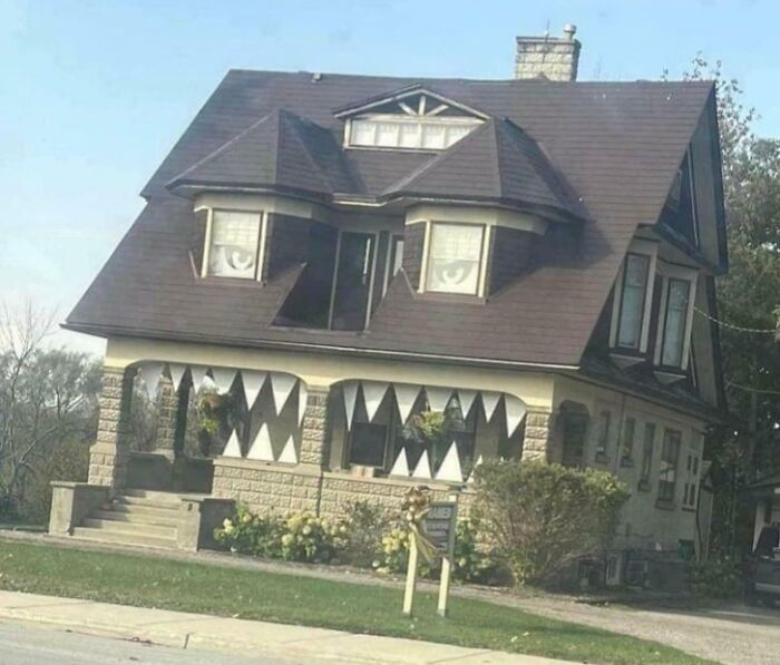 1. “Simple But Effective Halloween Decor”