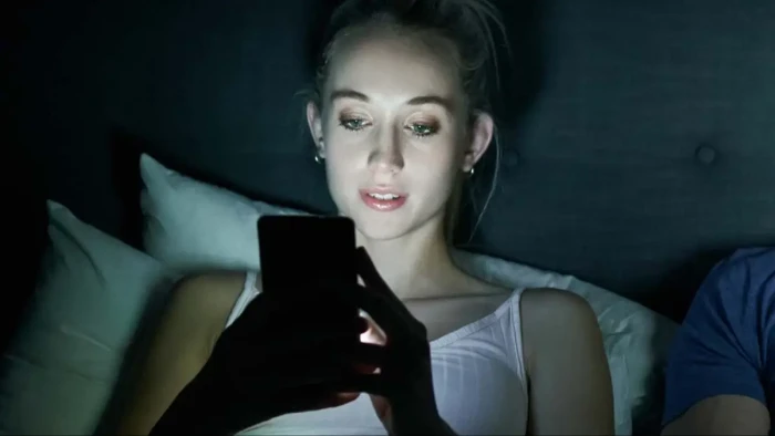 Woman using her phone with notifications silenced, embracing a social media fast