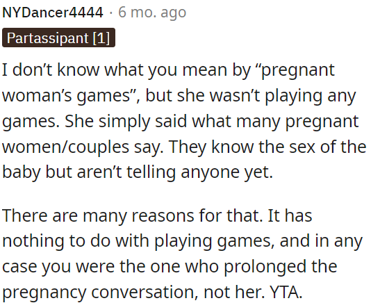 She, like many pregnant women, knows the baby's sex but isn't revealing it yet; it's not about playing games.