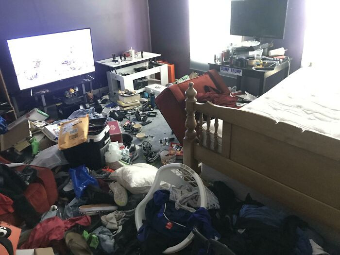 "Friend’s Brother’s Room. Whole Place Smelled Like Vape Juice And Anime"