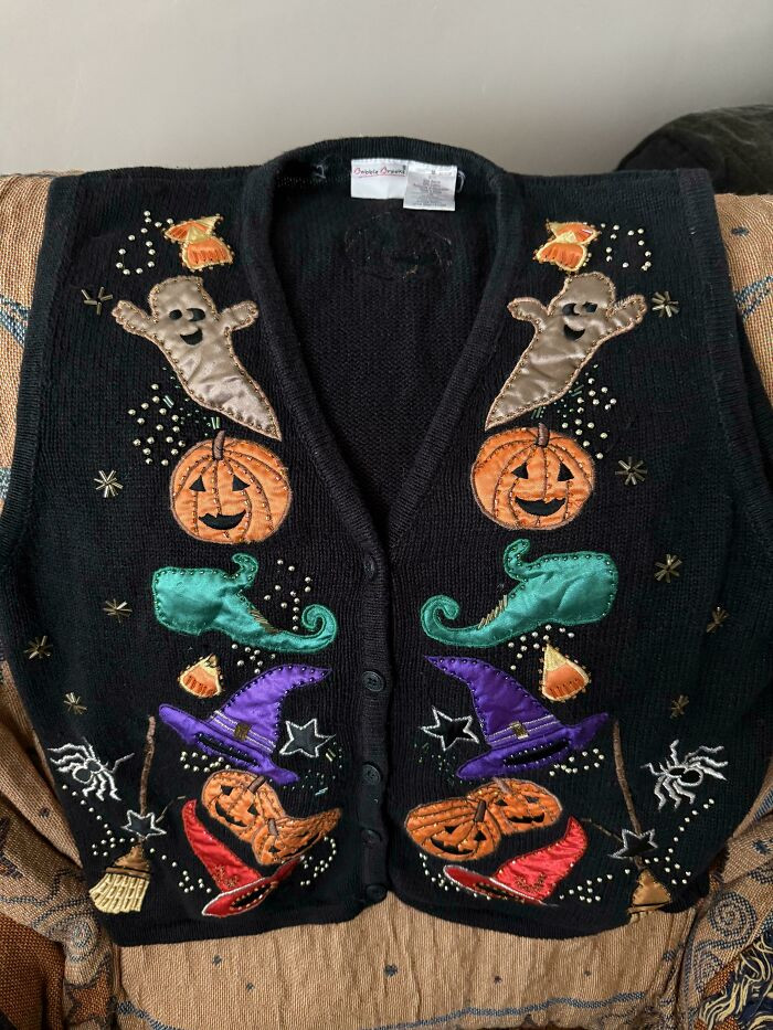 "The Best Thing Happened To Me At The Goodwill Today 🎃"