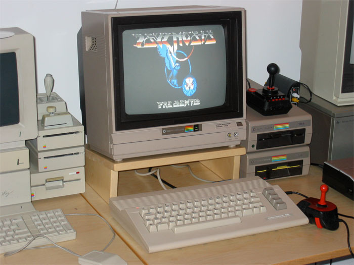 11. You had to disconnect from the internet if someone was going to use the phone.