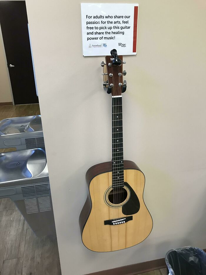 "This Doctor’s Office Has A Guitar In The Lobby For Anyone To Play"