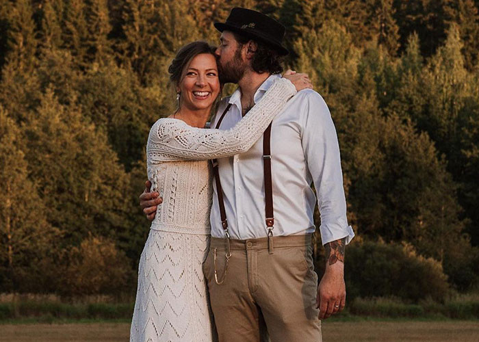 Kika got married to her husband Jukka Heino on Saturday, September 10, at their new home