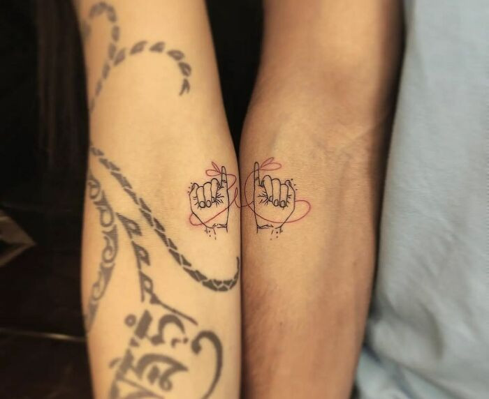 17. Matching best friend tattoos can be classy.