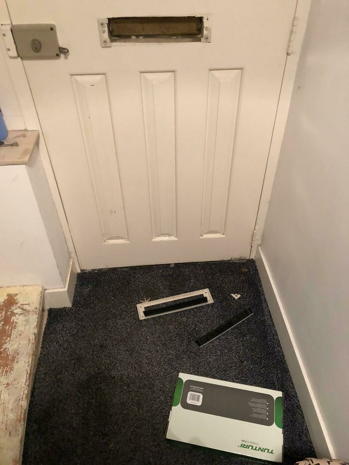 "The Delivery Guy Apparently Really Wanted To Deliver The Package That Clearly Doesn't Fit And Broke Our Mailbox In The Process"