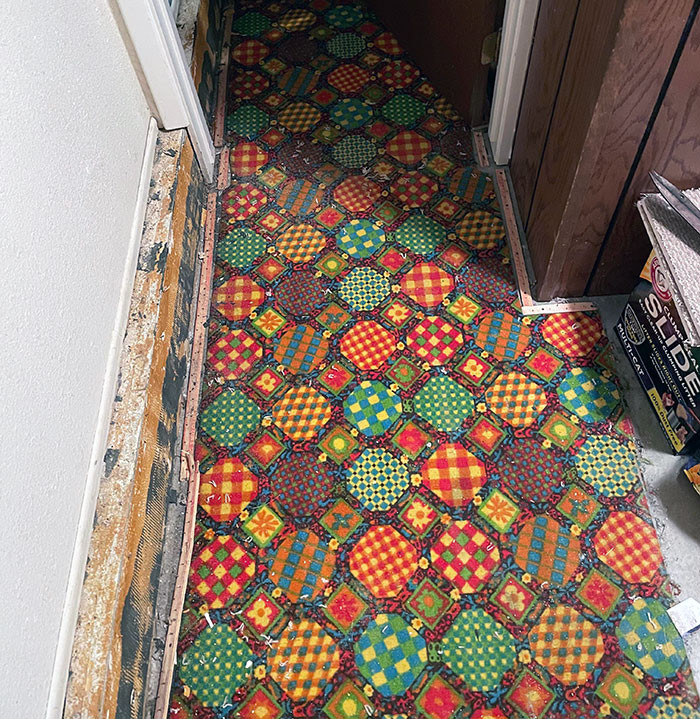9. Homeowners tore out their carpets expecting to find concrete but discovered this 70s masterpiece instead