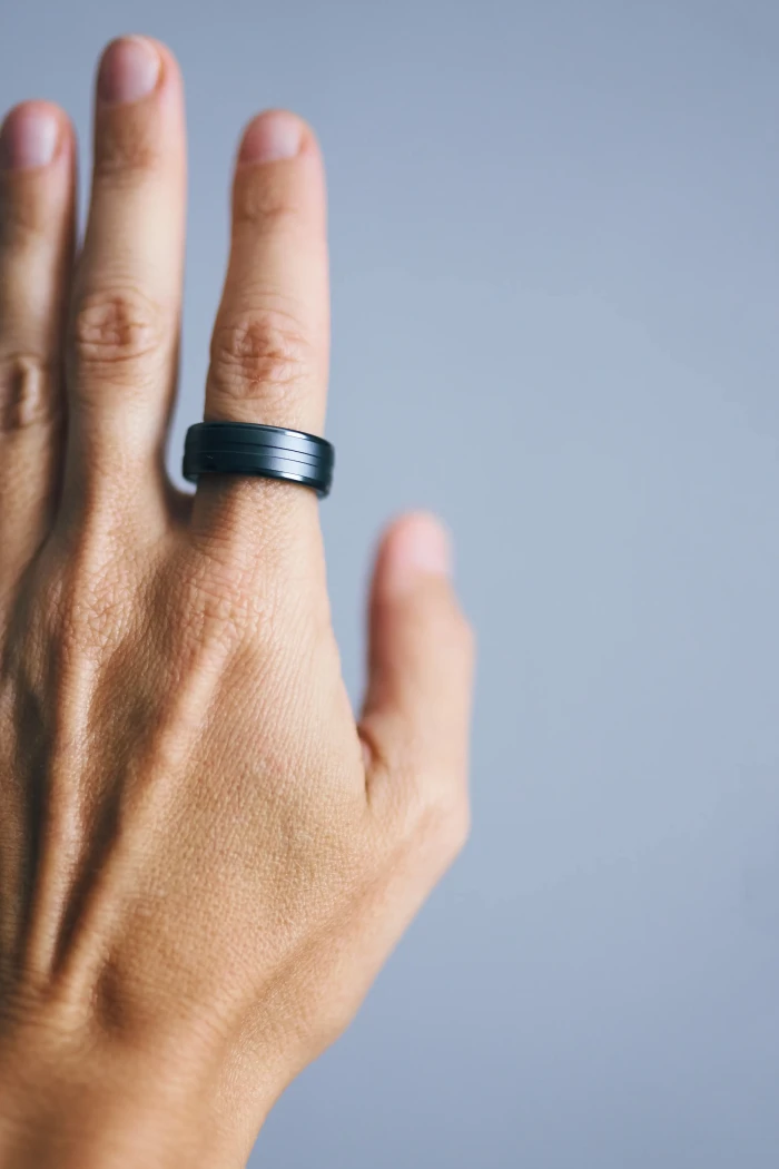 Writer Lucy Southerton discussing black ring symbolism on ocean liner passengers