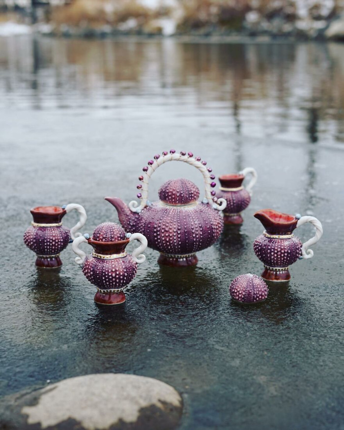 17. Mini sea urchin tea set