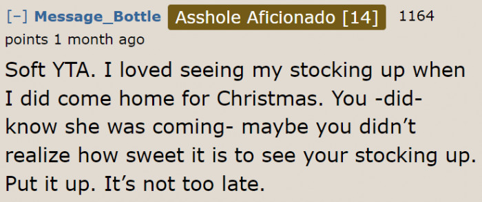 The community agrees that the OP should have displayed his daughter's stocking.