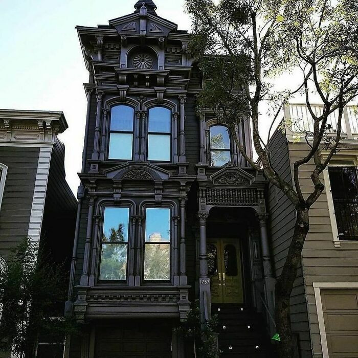 18. This is a dream home for sure. I love the all-black.