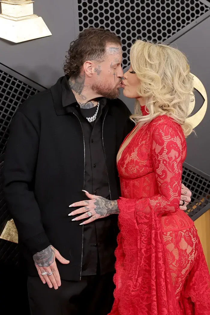 Couple-focused wellness discussion highlighting intimacy confidence and comfort after weight loss