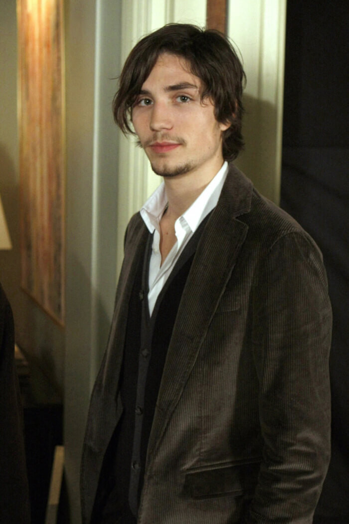 8. Gossip Girl