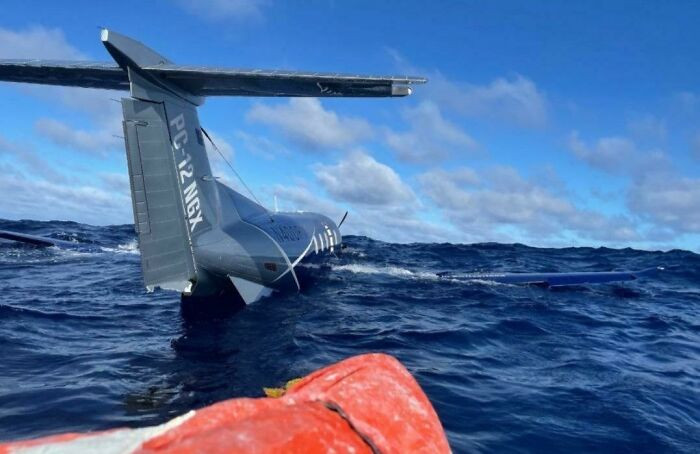 "Just A Pilatus PC-12NGX Floating In The Pacific Ocean. I Can't Imagine How Scary It Must Be To Experience This"
